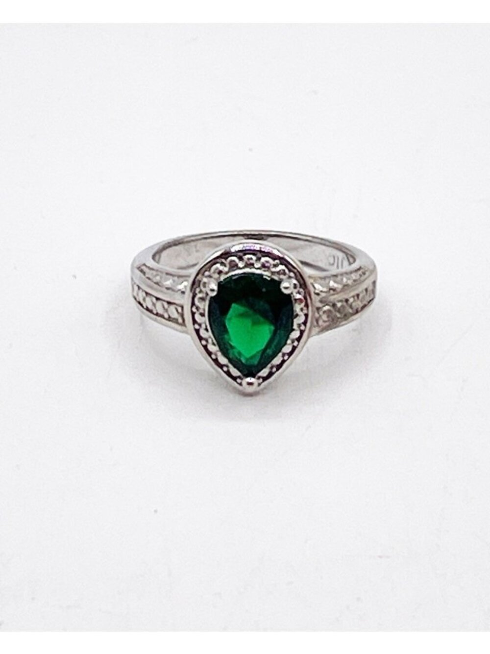 Vintage Silver Tone Dainty Emerald Green Glass Rhinestone Cocktail Ring SZ 8.75